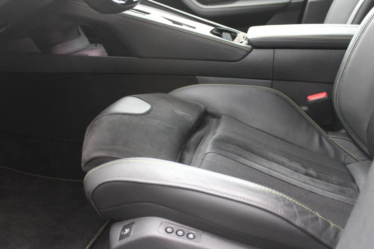 PSE 1.6 HYbrid 360PK AWD | PANORAMISCH SCHUIF/KANTELDAK | FOCAL® PREMIUM AUDIOSYSTEEM MET 10 SPEAKERS | MATRIX KOPLAMPEN | SFEERVERLICHTING | 360 HD PARKEERCAMERA'S | VERWARMDE VOORRUITRAND