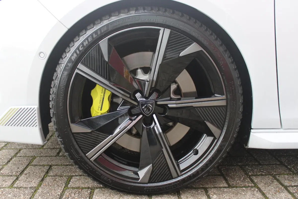 PSE 1.6 HYbrid 360PK AWD | PANORAMISCH SCHUIF/KANTELDAK | FOCAL® PREMIUM AUDIOSYSTEEM MET 10 SPEAKERS | MATRIX KOPLAMPEN | SFEERVERLICHTING | 360 HD PARKEERCAMERA'S | VERWARMDE VOORRUITRAND