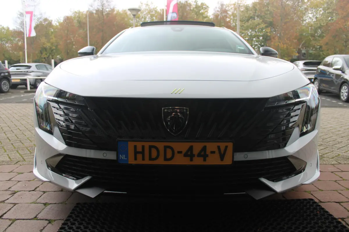 PSE 1.6 HYbrid 360PK AWD | PANORAMISCH SCHUIF/KANTELDAK | FOCAL® PREMIUM AUDIOSYSTEEM MET 10 SPEAKERS | MATRIX KOPLAMPEN | SFEERVERLICHTING | 360 HD PARKEERCAMERA'S | VERWARMDE VOORRUITRAND