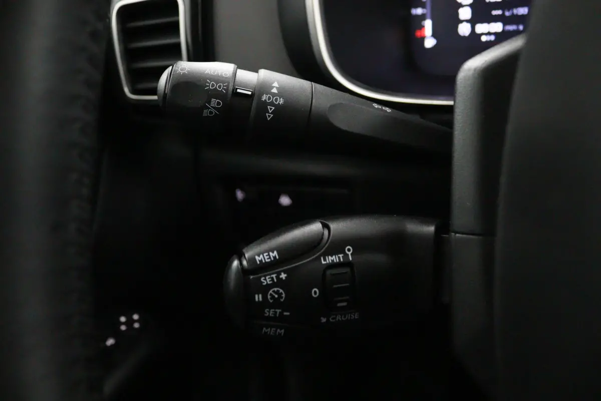 1.2 Business*130PK*ECC*CAM*NAVI*ACC*CARPLAY*
