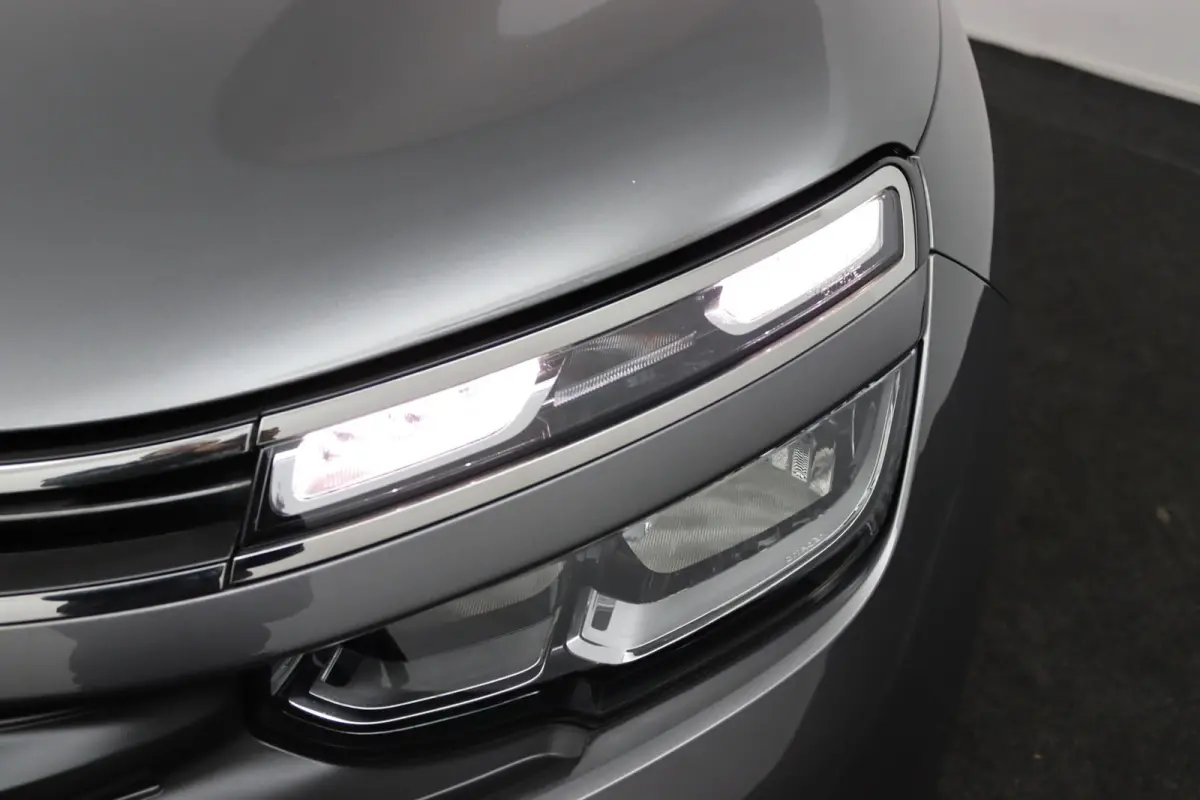 1.2 Business*130PK*ECC*CAM*NAVI*ACC*CARPLAY*