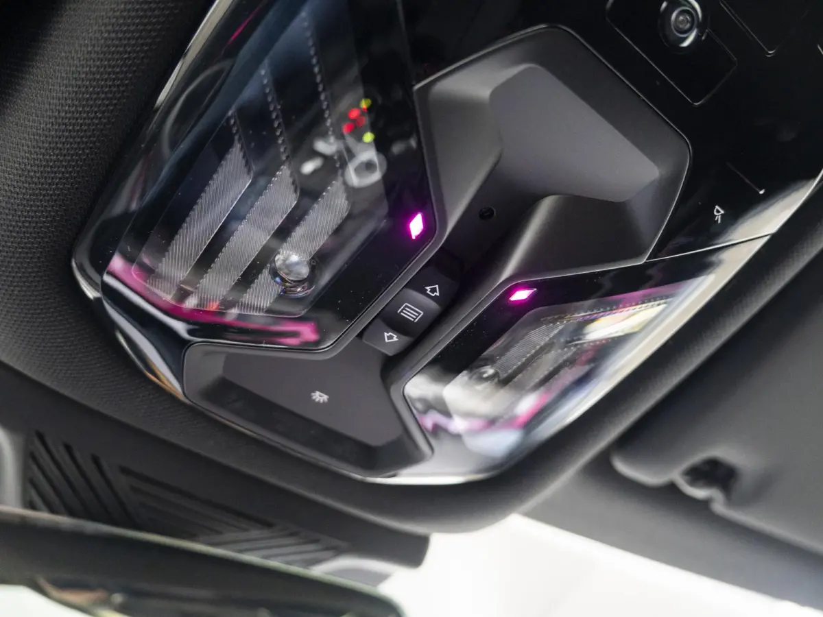 520i | M Sportpakket | Innovation Pack | Verwarmd Stuurwiel | Comfort Access | Panoramadak | Stoelverwarming | Harman-Kardon | Trekhaak