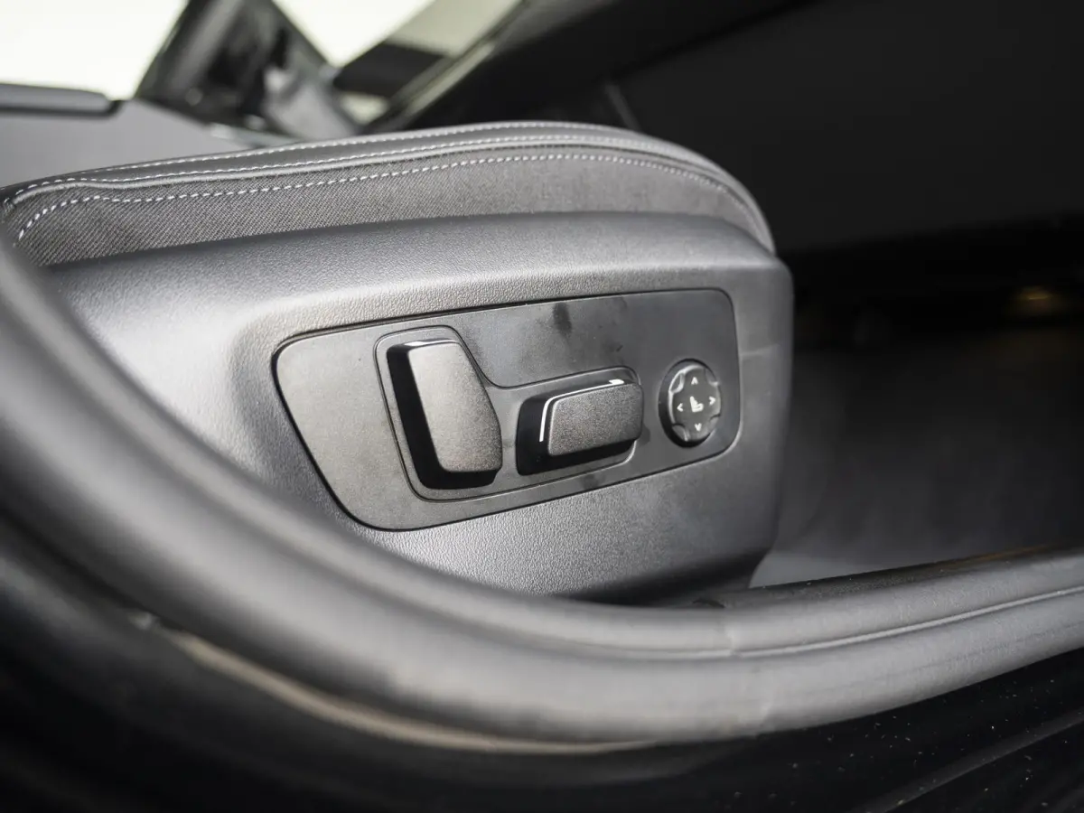 520i | M Sportpakket | Innovation Pack | Verwarmd Stuurwiel | Comfort Access | Panoramadak | Stoelverwarming | Harman-Kardon | Trekhaak