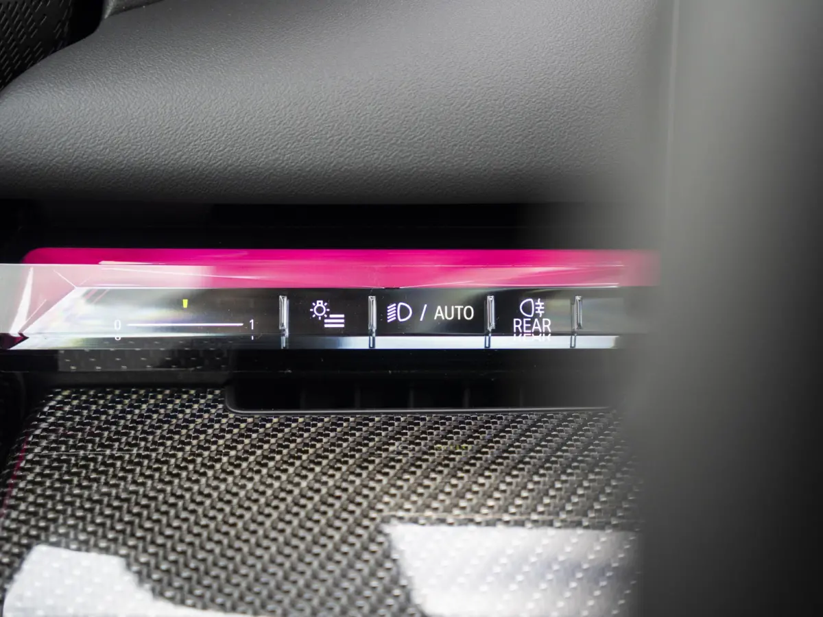 520i | M Sportpakket | Innovation Pack | Verwarmd Stuurwiel | Comfort Access | Panoramadak | Stoelverwarming | Harman-Kardon | Trekhaak