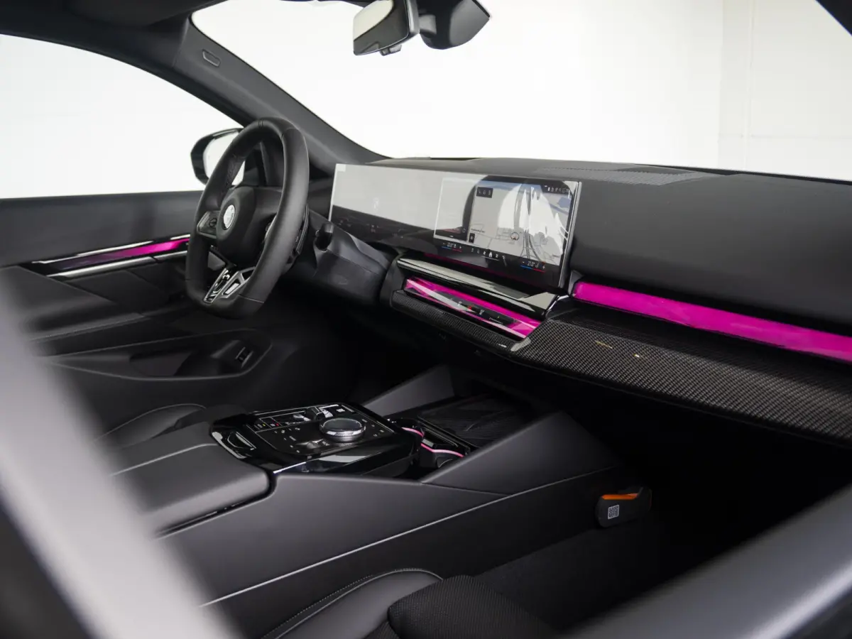 520i | M Sportpakket | Innovation Pack | Verwarmd Stuurwiel | Comfort Access | Panoramadak | Stoelverwarming | Harman-Kardon | Trekhaak