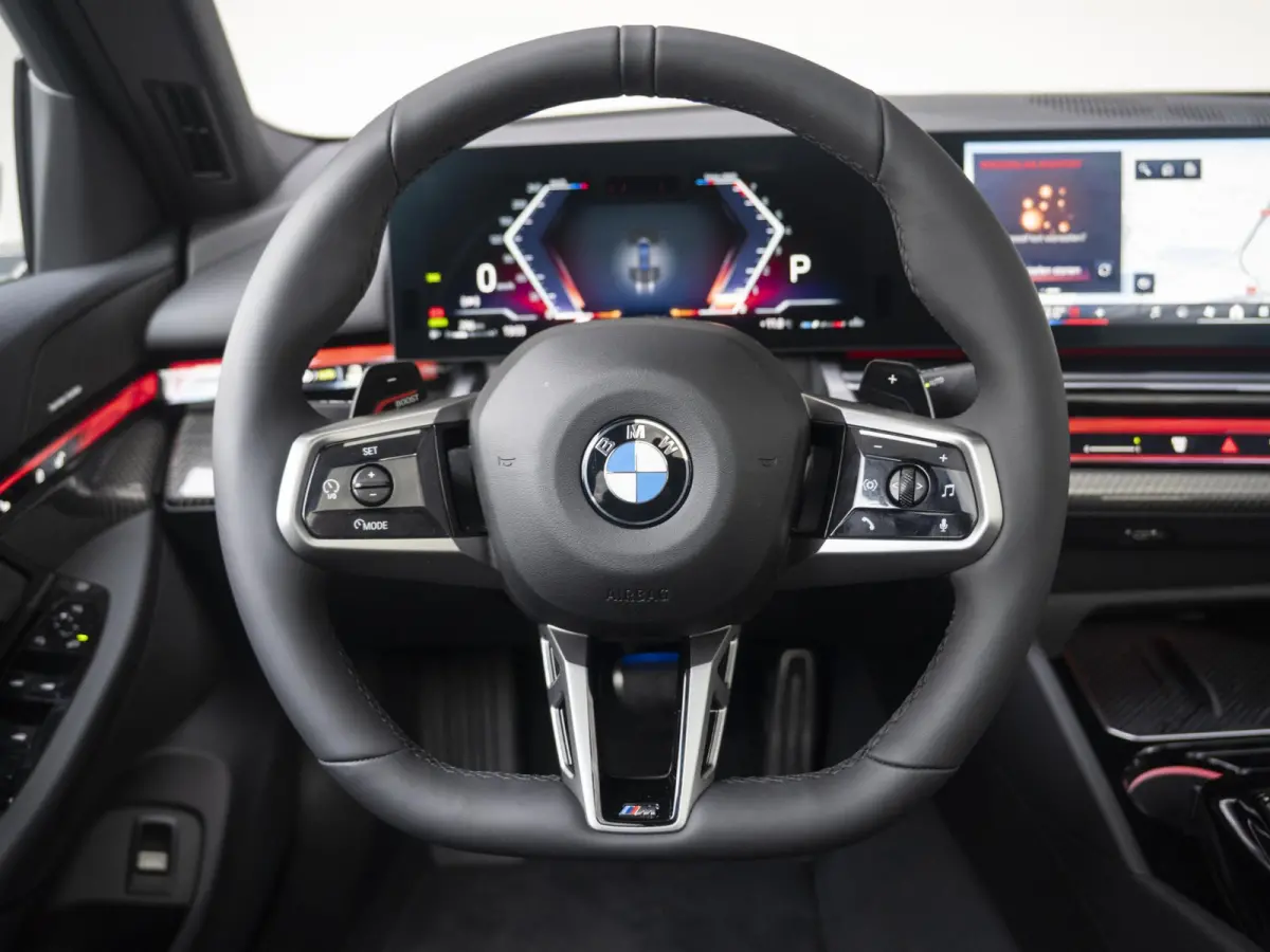 520i | M Sportpakket | Innovation Pack | Verwarmd Stuurwiel | Comfort Access | Panoramadak | Stoelverwarming | Harman-Kardon | Trekhaak