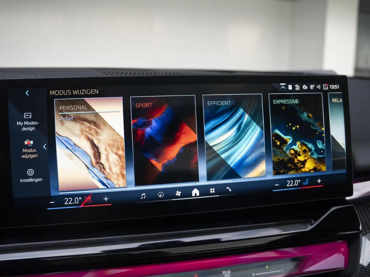 520i | M Sportpakket | Innovation Pack | Verwarmd Stuurwiel | Comfort Access | Panoramadak | Stoelverwarming | Harman-Kardon | Trekhaak