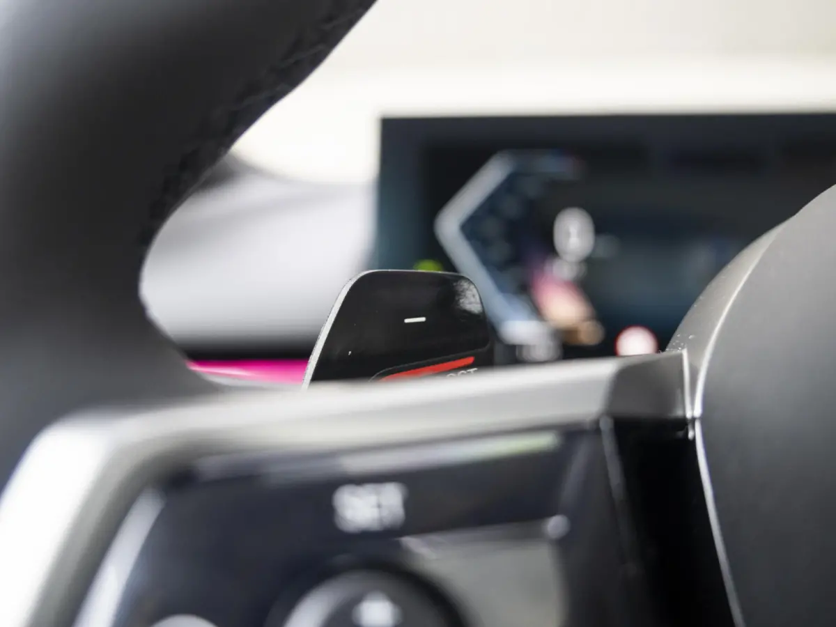 520i | M Sportpakket | Innovation Pack | Verwarmd Stuurwiel | Comfort Access | Panoramadak | Stoelverwarming | Harman-Kardon | Trekhaak
