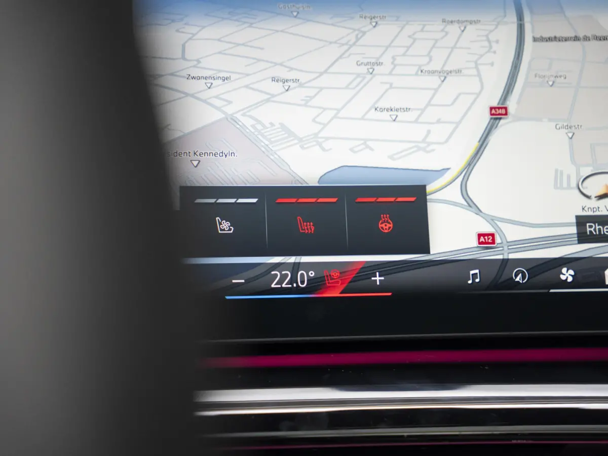 520i | M Sportpakket | Innovation Pack | Verwarmd Stuurwiel | Comfort Access | Panoramadak | Stoelverwarming | Harman-Kardon | Trekhaak