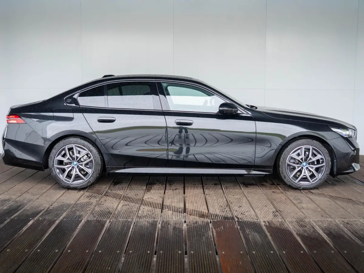 520i | M Sportpakket | Innovation Pack | Verwarmd Stuurwiel | Comfort Access | Panoramadak | Stoelverwarming | Harman-Kardon | Trekhaak