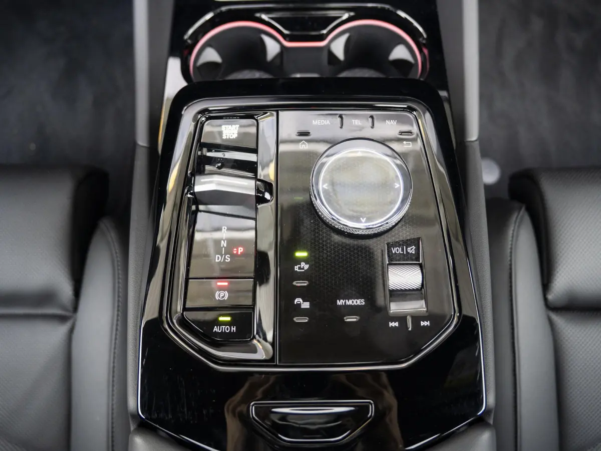 520i | M Sportpakket | Innovation Pack | Verwarmd Stuurwiel | Comfort Access | Panoramadak | Stoelverwarming | Harman-Kardon | Trekhaak