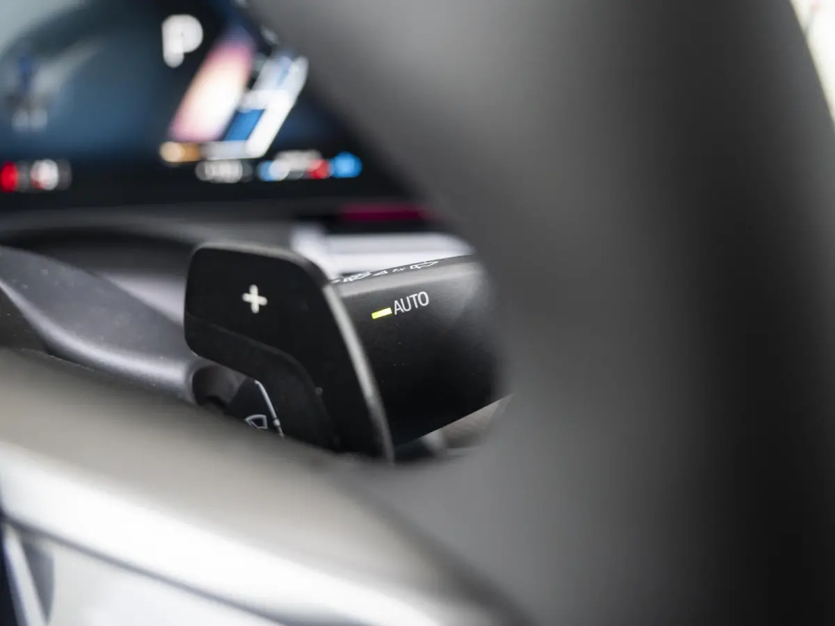 520i | M Sportpakket | Innovation Pack | Verwarmd Stuurwiel | Comfort Access | Panoramadak | Stoelverwarming | Harman-Kardon | Trekhaak