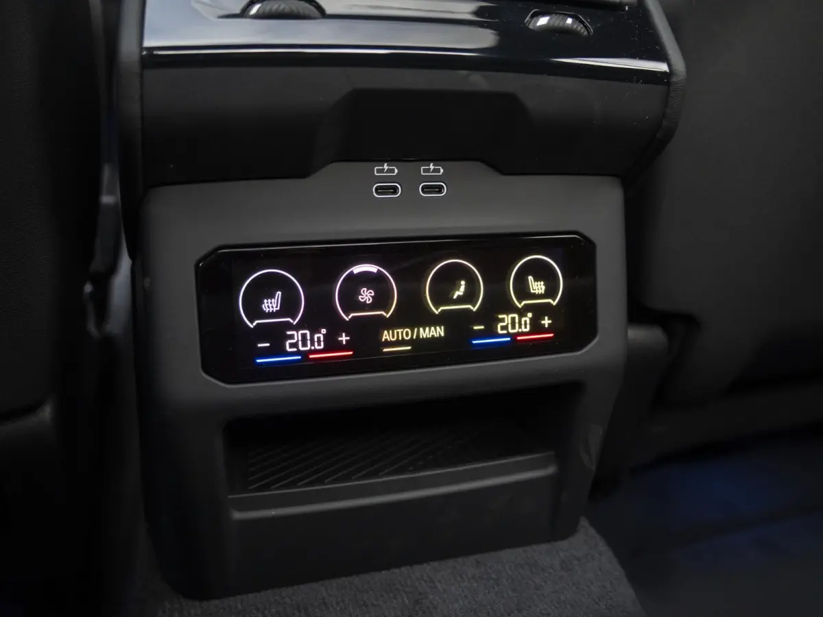 520i | M Sportpakket | Innovation Pack | Verwarmd Stuurwiel | Comfort Access | Panoramadak | Stoelverwarming | Harman-Kardon | Trekhaak