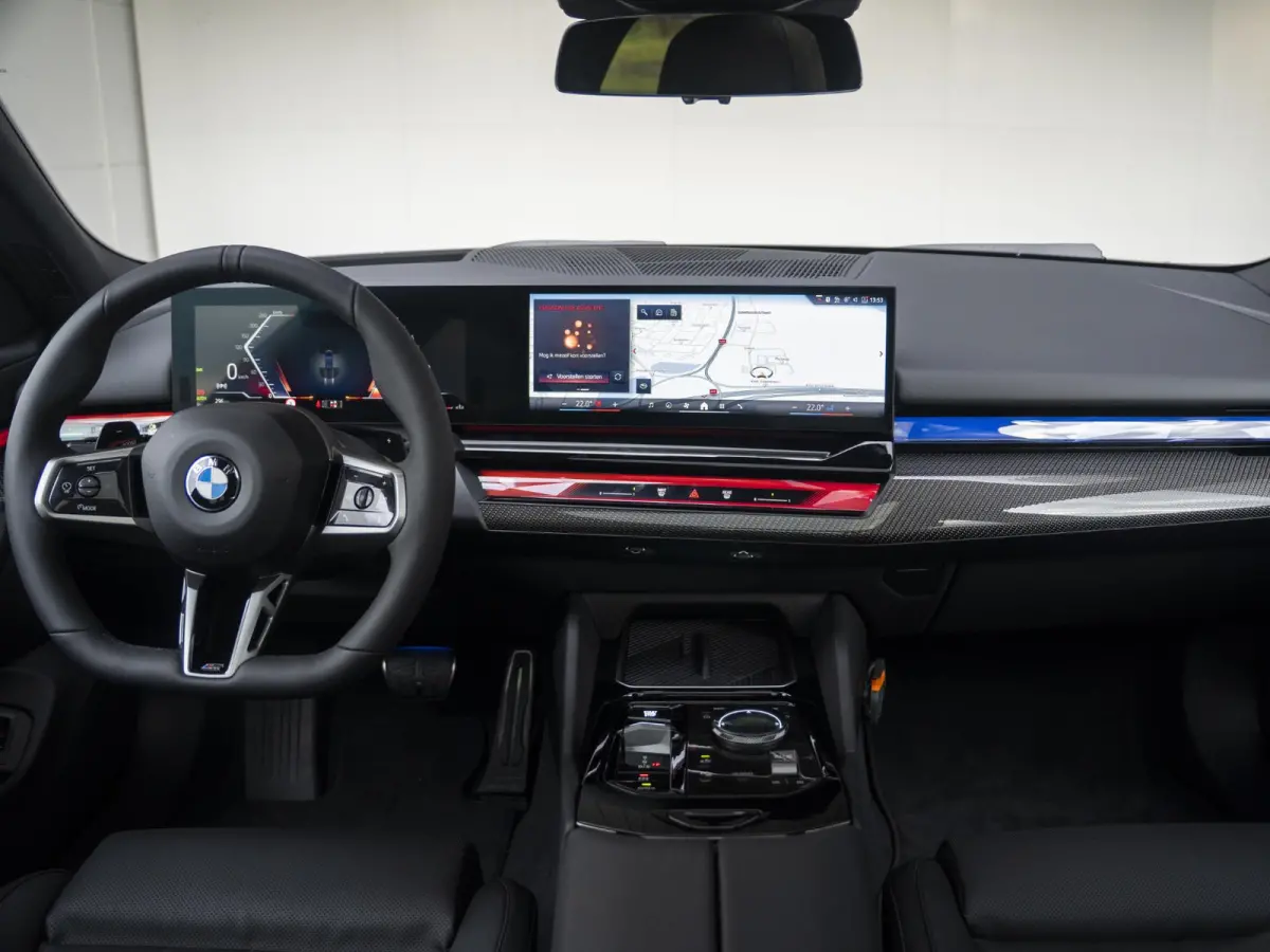 520i | M Sportpakket | Innovation Pack | Verwarmd Stuurwiel | Comfort Access | Panoramadak | Stoelverwarming | Harman-Kardon | Trekhaak