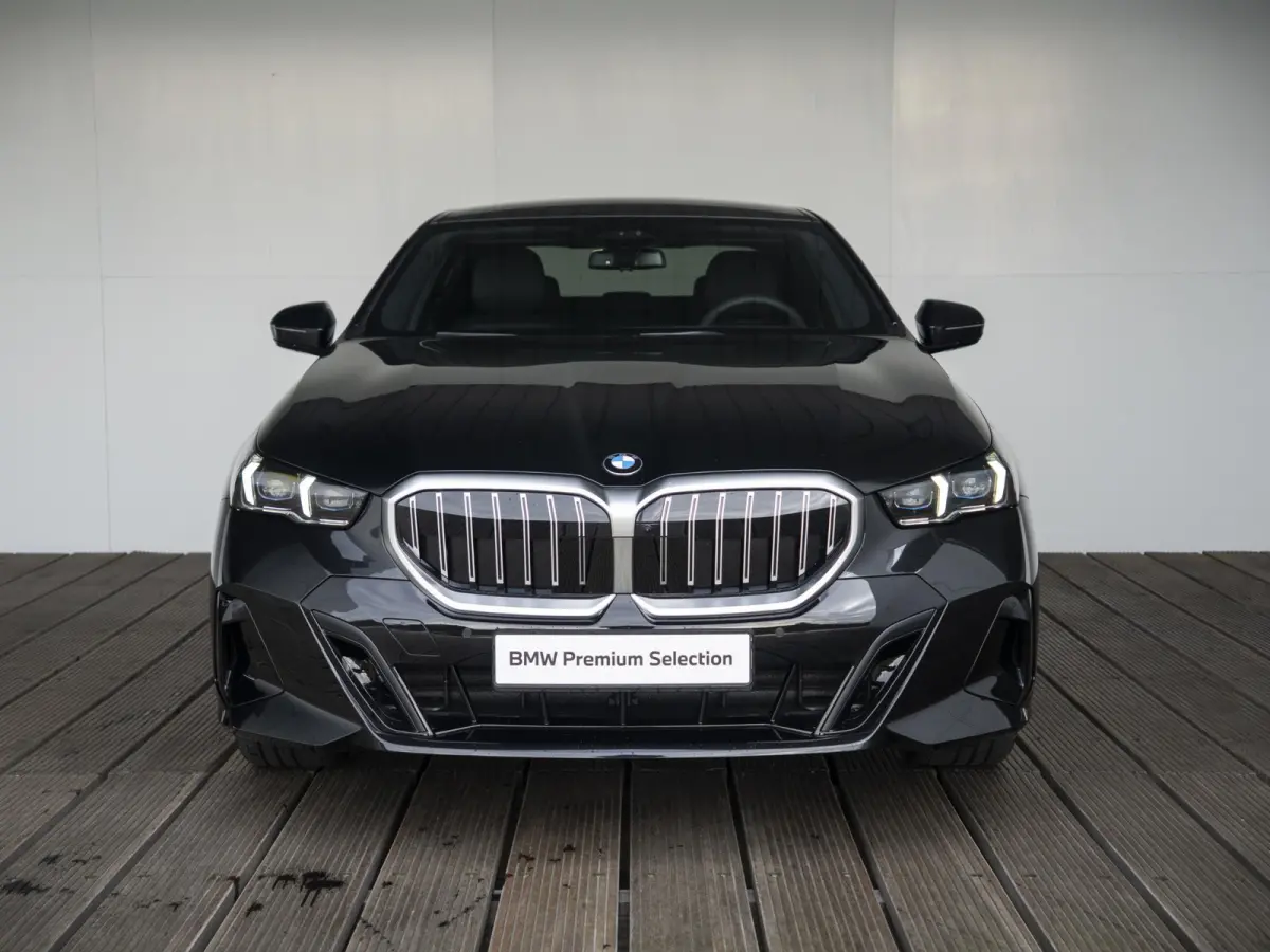 520i | M Sportpakket | Innovation Pack | Verwarmd Stuurwiel | Comfort Access | Panoramadak | Stoelverwarming | Harman-Kardon | Trekhaak