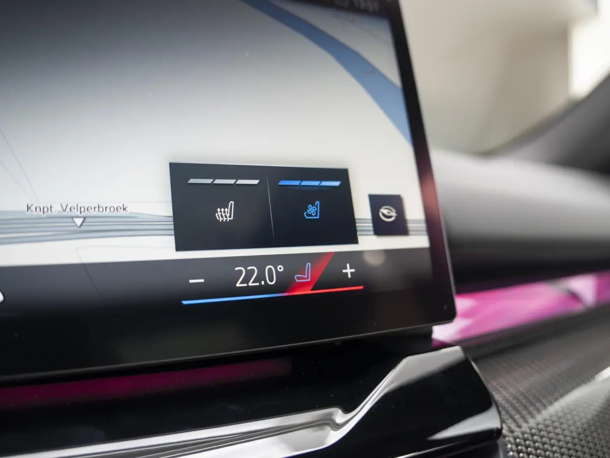 520i | M Sportpakket | Innovation Pack | Verwarmd Stuurwiel | Comfort Access | Panoramadak | Stoelverwarming | Harman-Kardon | Trekhaak