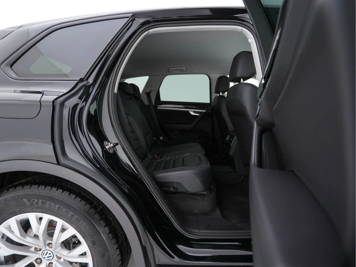 3.0 TDI R-Line (INCL-BTW) Aut. *LEATHER | FULL-LED | BLIND-SPOT | HEATED-COMFORTSEATS | AIR-SUSPENSION | KEYLESS | CAMERA | NAVI-FULLMAP | PRIVACY-GLASS | ADAPTIVE-CRUISE |  SHIFT-PADDLES | 