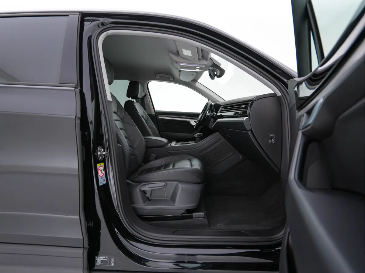 3.0 TDI R-Line (INCL-BTW) Aut. *LEATHER | FULL-LED | BLIND-SPOT | HEATED-COMFORTSEATS | AIR-SUSPENSION | KEYLESS | CAMERA | NAVI-FULLMAP | PRIVACY-GLASS | ADAPTIVE-CRUISE |  SHIFT-PADDLES | 