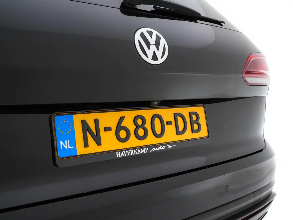 3.0 TDI R-Line (INCL-BTW) Aut. *LEATHER | FULL-LED | BLIND-SPOT | HEATED-COMFORTSEATS | AIR-SUSPENSION | KEYLESS | CAMERA | NAVI-FULLMAP | PRIVACY-GLASS | ADAPTIVE-CRUISE |  SHIFT-PADDLES | 