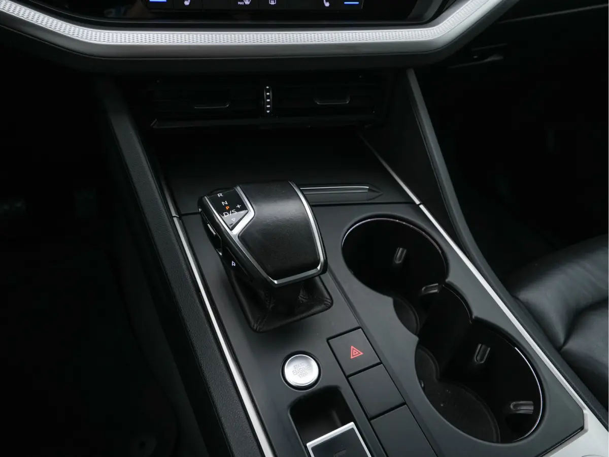 3.0 TDI R-Line (INCL-BTW) Aut. *LEATHER | FULL-LED | BLIND-SPOT | HEATED-COMFORTSEATS | AIR-SUSPENSION | KEYLESS | CAMERA | NAVI-FULLMAP | PRIVACY-GLASS | ADAPTIVE-CRUISE |  SHIFT-PADDLES | 