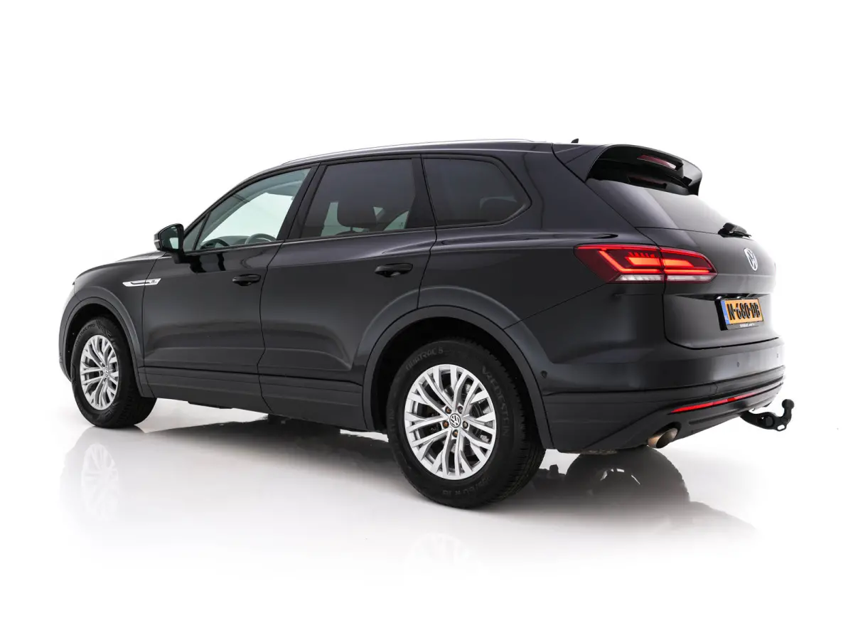 3.0 TDI R-Line (INCL-BTW) Aut. *LEATHER | FULL-LED | BLIND-SPOT | HEATED-COMFORTSEATS | AIR-SUSPENSION | KEYLESS | CAMERA | NAVI-FULLMAP | PRIVACY-GLASS | ADAPTIVE-CRUISE |  SHIFT-PADDLES | 