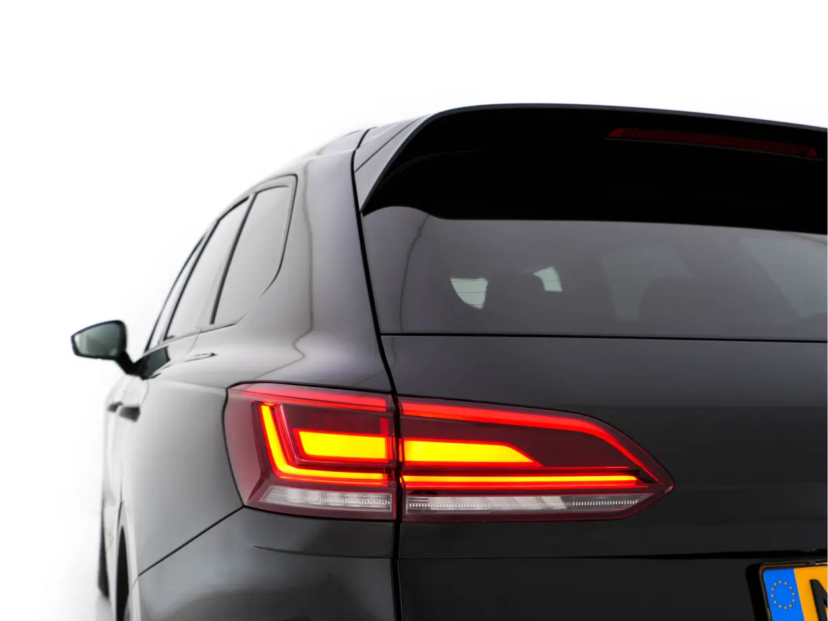 3.0 TDI R-Line (INCL-BTW) Aut. *LEATHER | FULL-LED | BLIND-SPOT | HEATED-COMFORTSEATS | AIR-SUSPENSION | KEYLESS | CAMERA | NAVI-FULLMAP | PRIVACY-GLASS | ADAPTIVE-CRUISE |  SHIFT-PADDLES | 