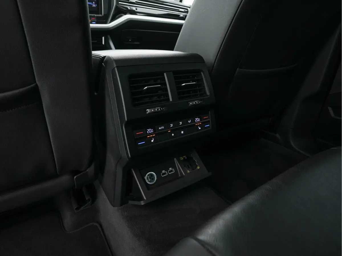 3.0 TDI R-Line (INCL-BTW) Aut. *LEATHER | FULL-LED | BLIND-SPOT | HEATED-COMFORTSEATS | AIR-SUSPENSION | KEYLESS | CAMERA | NAVI-FULLMAP | PRIVACY-GLASS | ADAPTIVE-CRUISE |  SHIFT-PADDLES | 