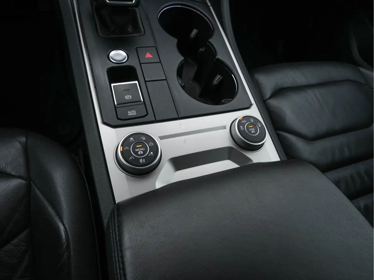 3.0 TDI R-Line (INCL-BTW) Aut. *LEATHER | FULL-LED | BLIND-SPOT | HEATED-COMFORTSEATS | AIR-SUSPENSION | KEYLESS | CAMERA | NAVI-FULLMAP | PRIVACY-GLASS | ADAPTIVE-CRUISE |  SHIFT-PADDLES | 