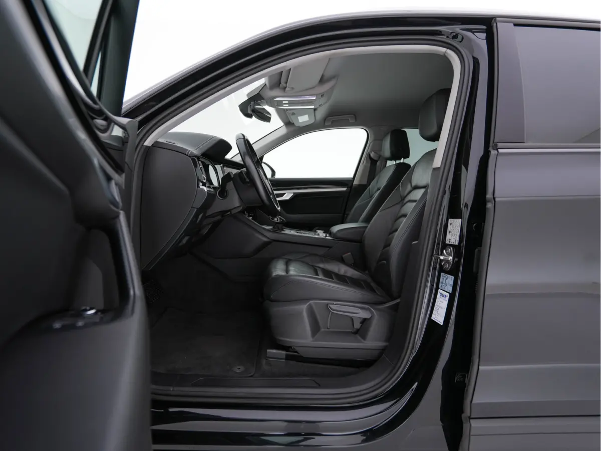 3.0 TDI R-Line (INCL-BTW) Aut. *LEATHER | FULL-LED | BLIND-SPOT | HEATED-COMFORTSEATS | AIR-SUSPENSION | KEYLESS | CAMERA | NAVI-FULLMAP | PRIVACY-GLASS | ADAPTIVE-CRUISE |  SHIFT-PADDLES | 