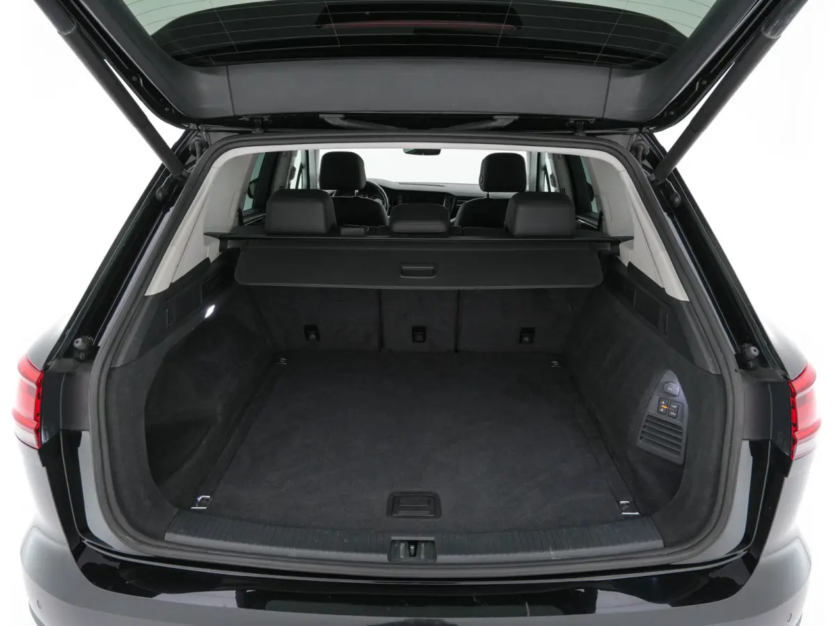 3.0 TDI R-Line (INCL-BTW) Aut. *LEATHER | FULL-LED | BLIND-SPOT | HEATED-COMFORTSEATS | AIR-SUSPENSION | KEYLESS | CAMERA | NAVI-FULLMAP | PRIVACY-GLASS | ADAPTIVE-CRUISE |  SHIFT-PADDLES | 