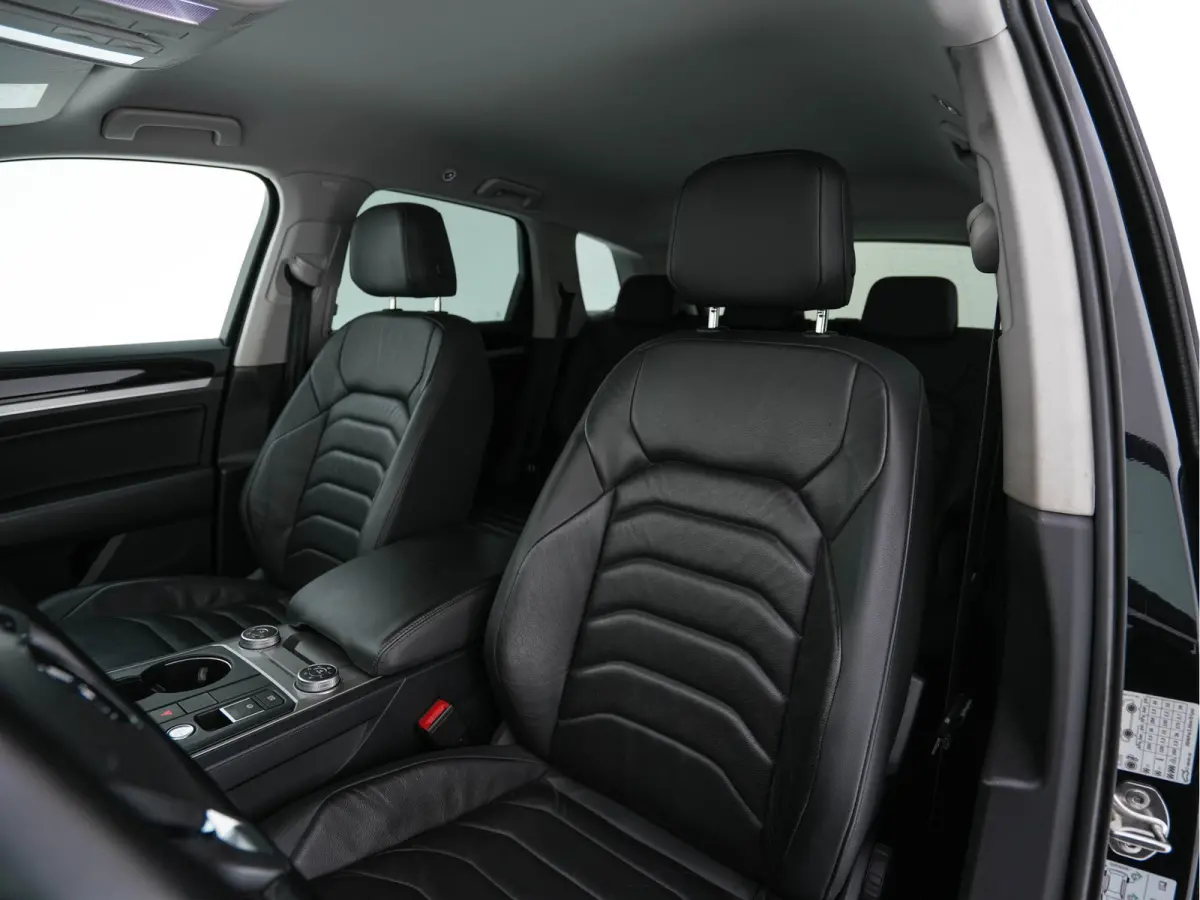 3.0 TDI R-Line (INCL-BTW) Aut. *LEATHER | FULL-LED | BLIND-SPOT | HEATED-COMFORTSEATS | AIR-SUSPENSION | KEYLESS | CAMERA | NAVI-FULLMAP | PRIVACY-GLASS | ADAPTIVE-CRUISE |  SHIFT-PADDLES | 