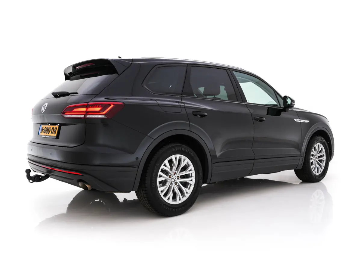3.0 TDI R-Line (INCL-BTW) Aut. *LEATHER | FULL-LED | BLIND-SPOT | HEATED-COMFORTSEATS | AIR-SUSPENSION | KEYLESS | CAMERA | NAVI-FULLMAP | PRIVACY-GLASS | ADAPTIVE-CRUISE |  SHIFT-PADDLES | 