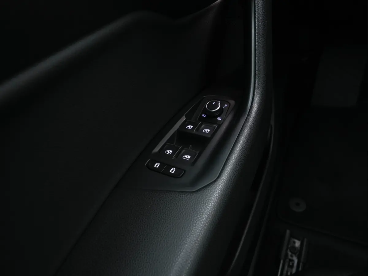 3.0 TDI R-Line (INCL-BTW) Aut. *LEATHER | FULL-LED | BLIND-SPOT | HEATED-COMFORTSEATS | AIR-SUSPENSION | KEYLESS | CAMERA | NAVI-FULLMAP | PRIVACY-GLASS | ADAPTIVE-CRUISE |  SHIFT-PADDLES | 