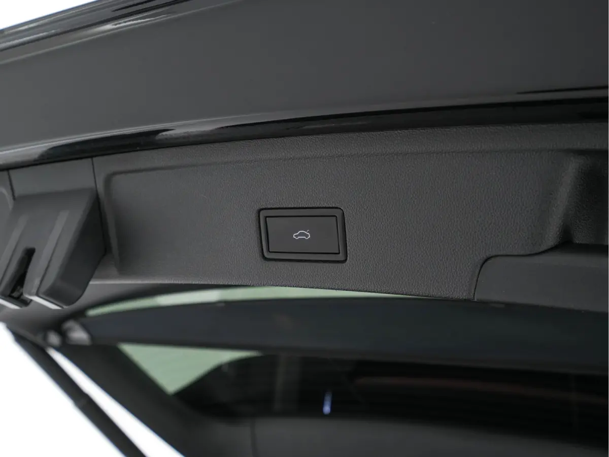 3.0 TDI R-Line (INCL-BTW) Aut. *LEATHER | FULL-LED | BLIND-SPOT | HEATED-COMFORTSEATS | AIR-SUSPENSION | KEYLESS | CAMERA | NAVI-FULLMAP | PRIVACY-GLASS | ADAPTIVE-CRUISE |  SHIFT-PADDLES | 