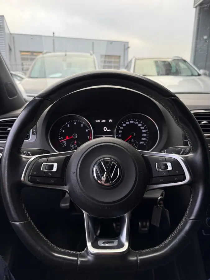 1.2 TSI 90 pk | R-Line | Navigatie | 5 deurs