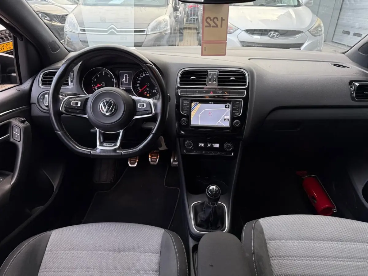 1.2 TSI 90 pk | R-Line | Navigatie | 5 deurs