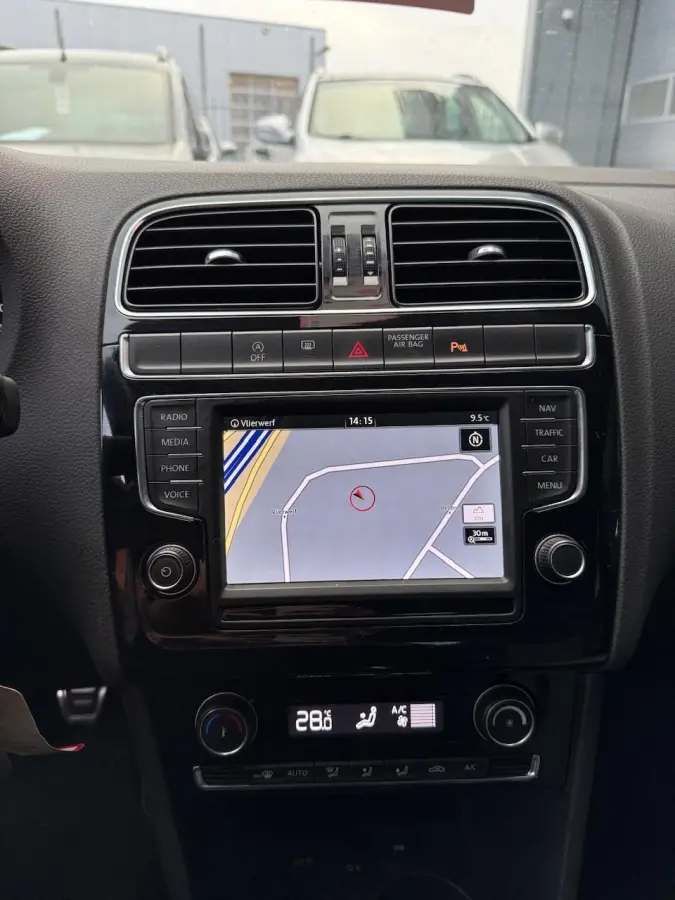 1.2 TSI 90 pk | R-Line | Navigatie | 5 deurs