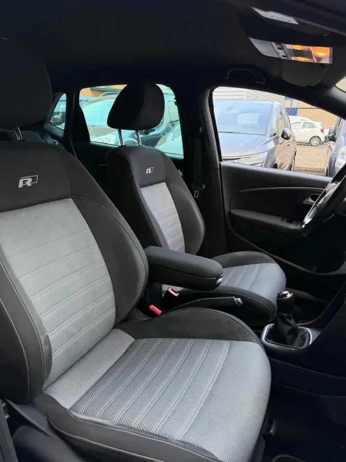 1.2 TSI 90 pk | R-Line | Navigatie | 5 deurs