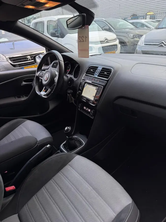 1.2 TSI 90 pk | R-Line | Navigatie | 5 deurs