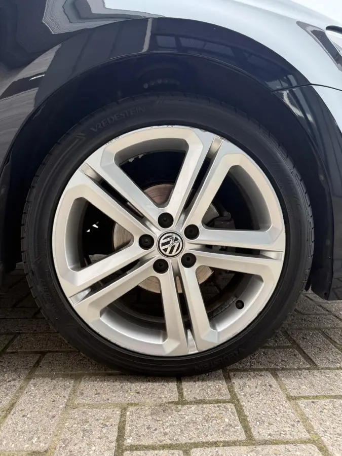 1.2 TSI 90 pk | R-Line | Navigatie | 5 deurs