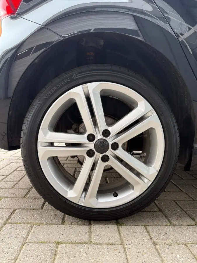 1.2 TSI 90 pk | R-Line | Navigatie | 5 deurs