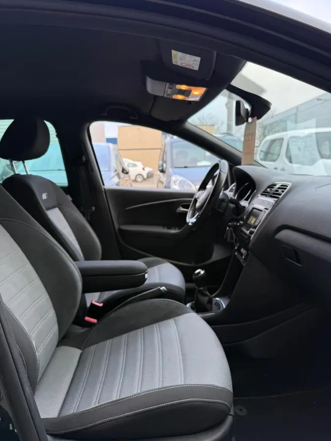 1.2 TSI 90 pk | R-Line | Navigatie | 5 deurs