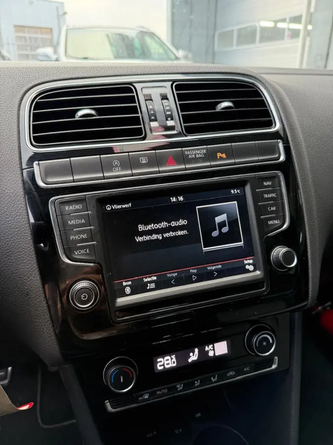 1.2 TSI 90 pk | R-Line | Navigatie | 5 deurs