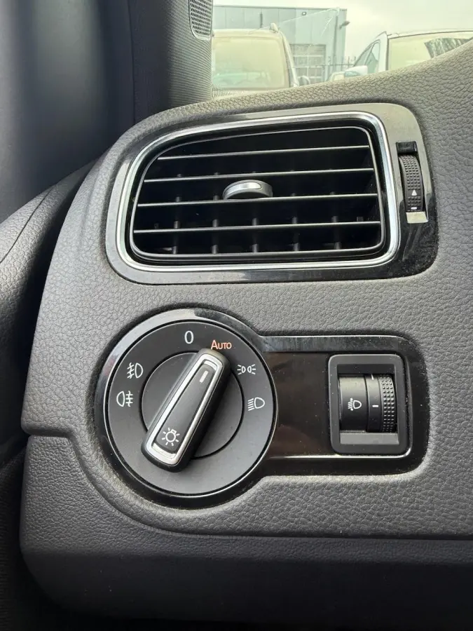 1.2 TSI 90 pk | R-Line | Navigatie | 5 deurs