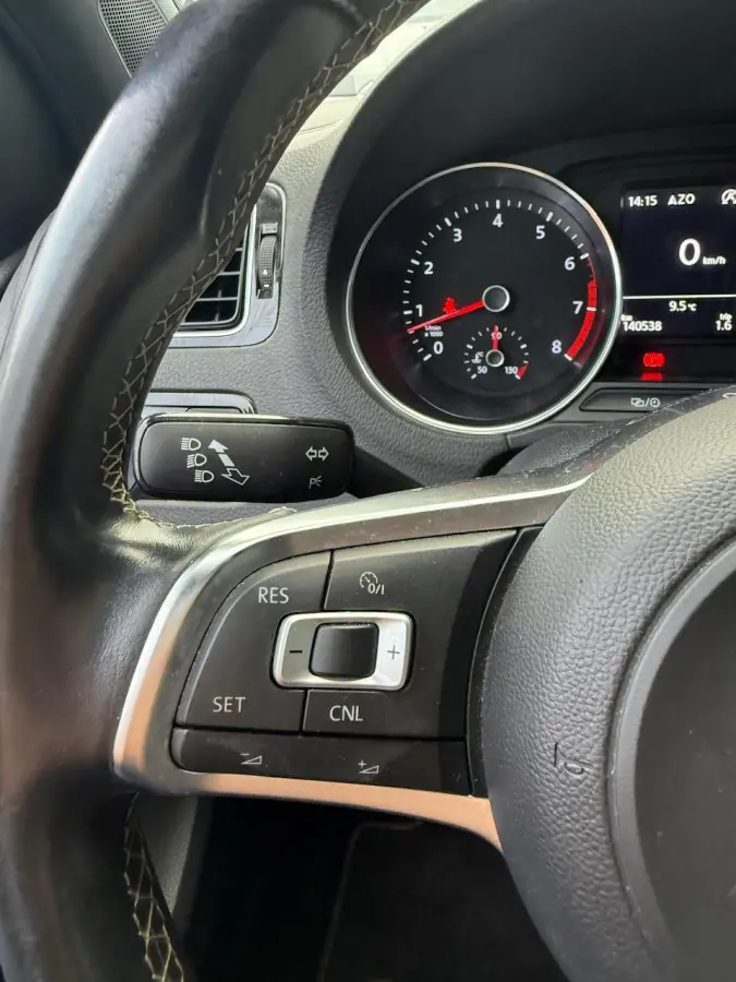 1.2 TSI 90 pk | R-Line | Navigatie | 5 deurs