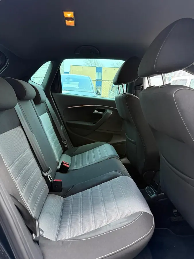 1.2 TSI 90 pk | R-Line | Navigatie | 5 deurs