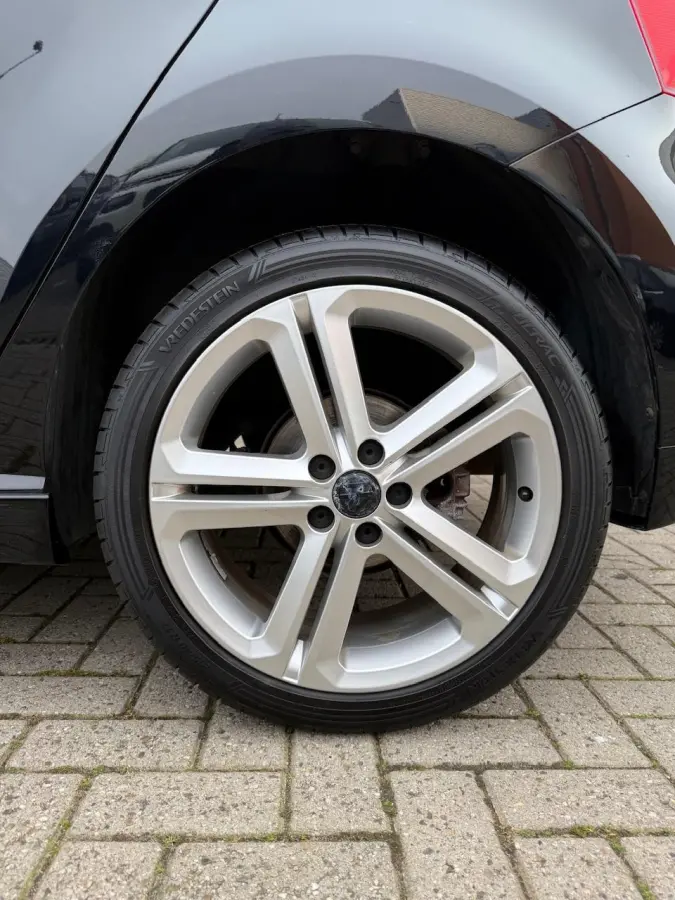 1.2 TSI 90 pk | R-Line | Navigatie | 5 deurs