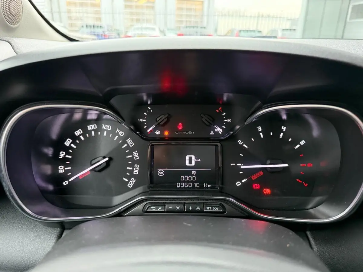 1.2 Benzine | Cruise control | Hoge instap | Bluetooth