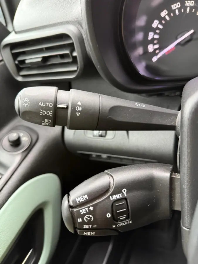 1.2 Benzine | Bluetooth | 5 zitplaatsen