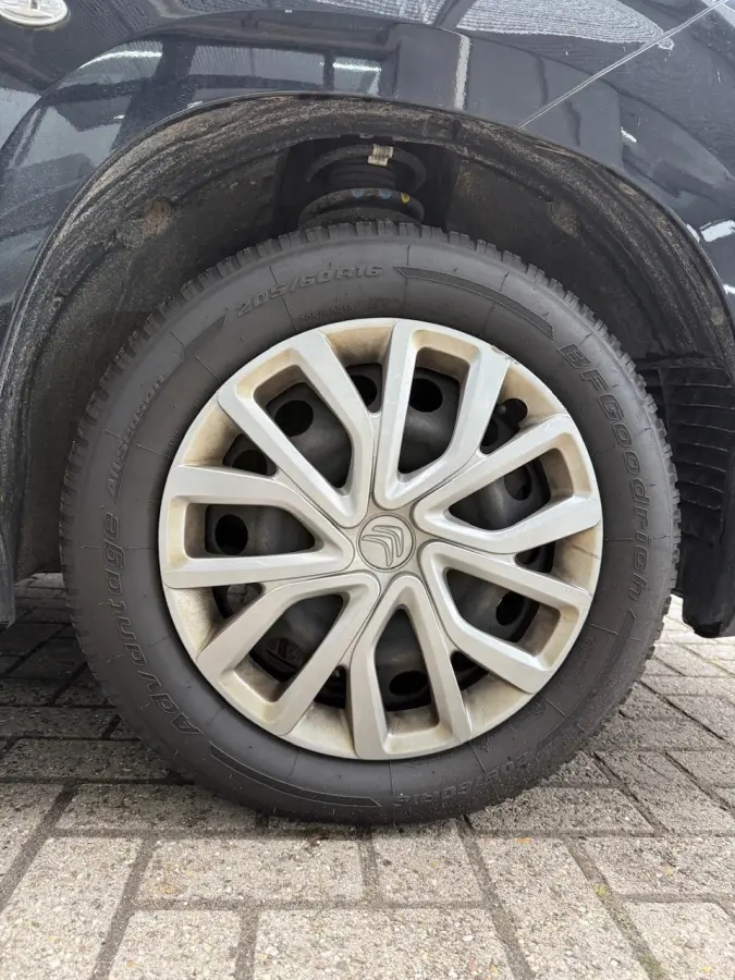 1.2 Benzine | Bluetooth | 5 zitplaatsen